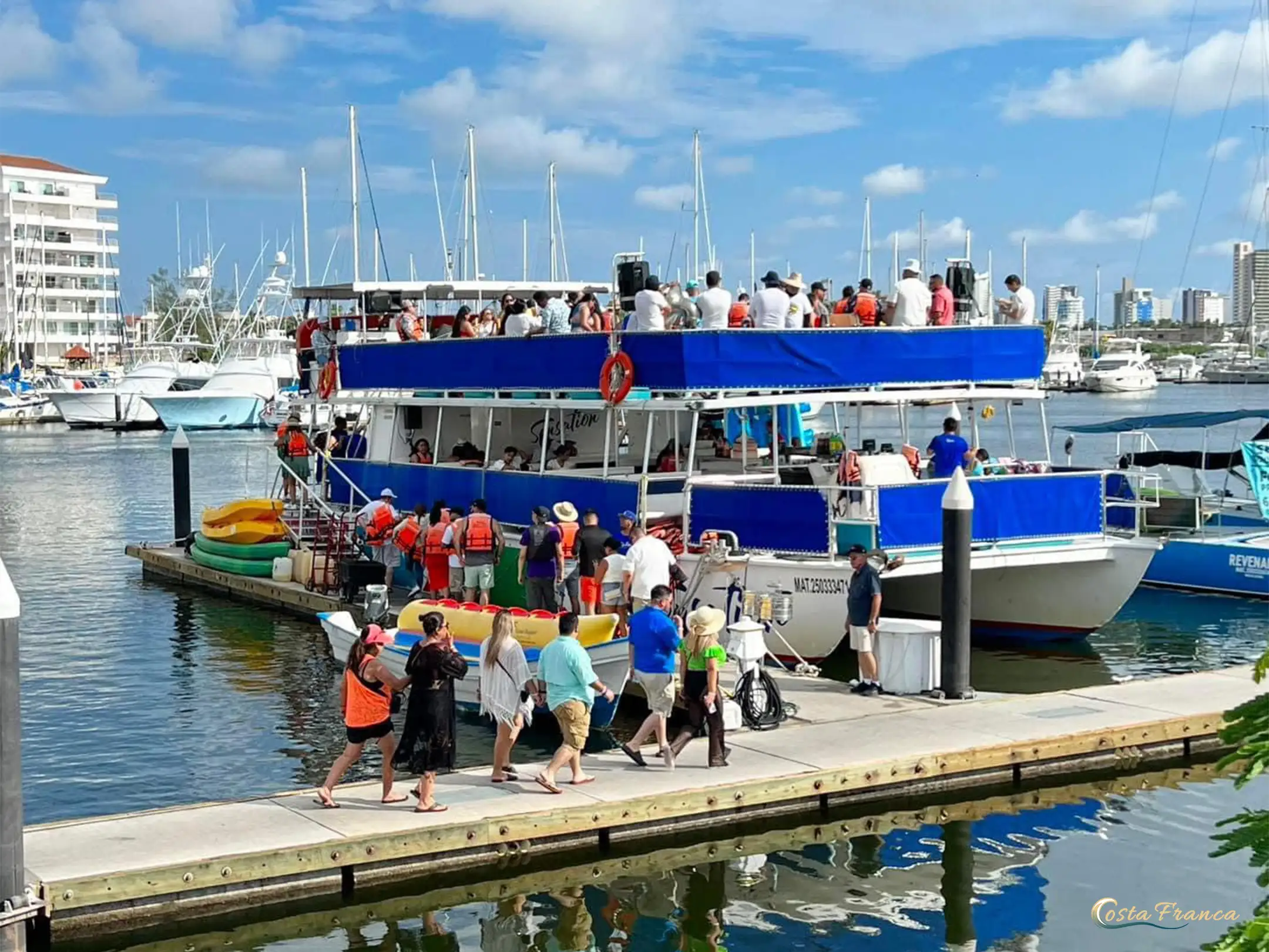 Sensation Catamaran: Fiesta con Banda Sinaloense
